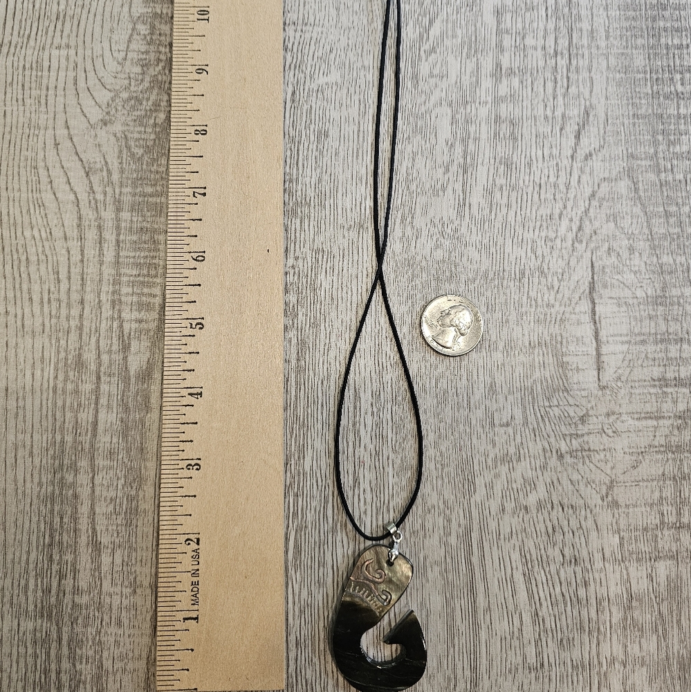 Souvenir From Bora Bora ..hook Shape Pendant..abaloni Pendant - Picture 5 of 5